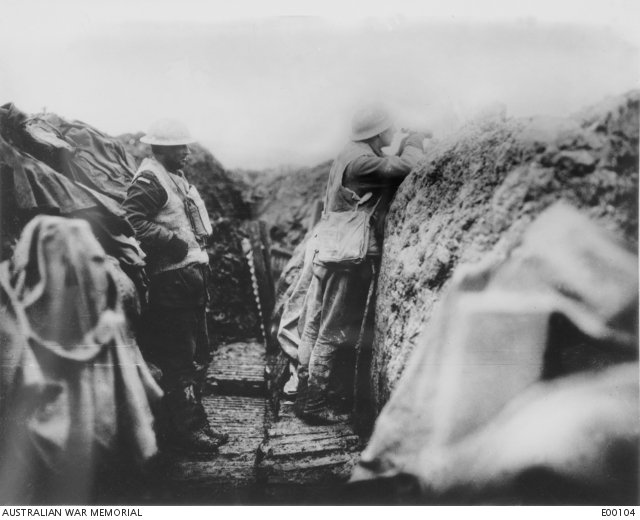 Two AIF soldiers with a Lewis gun in France 1916